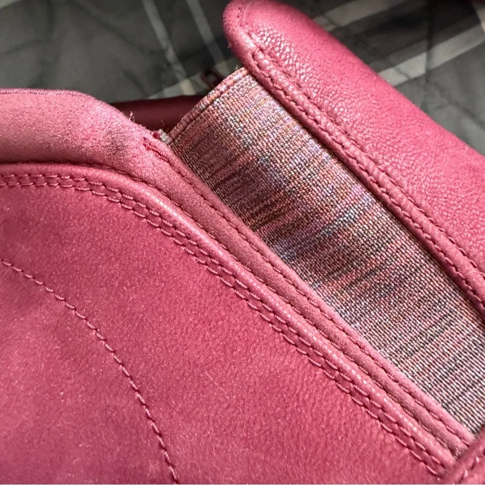 Clarks NWOB  Cloudsteppers Breeze Clover Burgundy Slip-On Booties Floor Sample